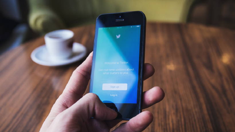 Twitter tests “Professional Profiles” for businesses