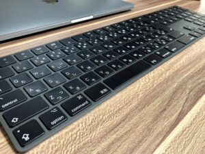 How do you unlock the numeric keypad on a Mac