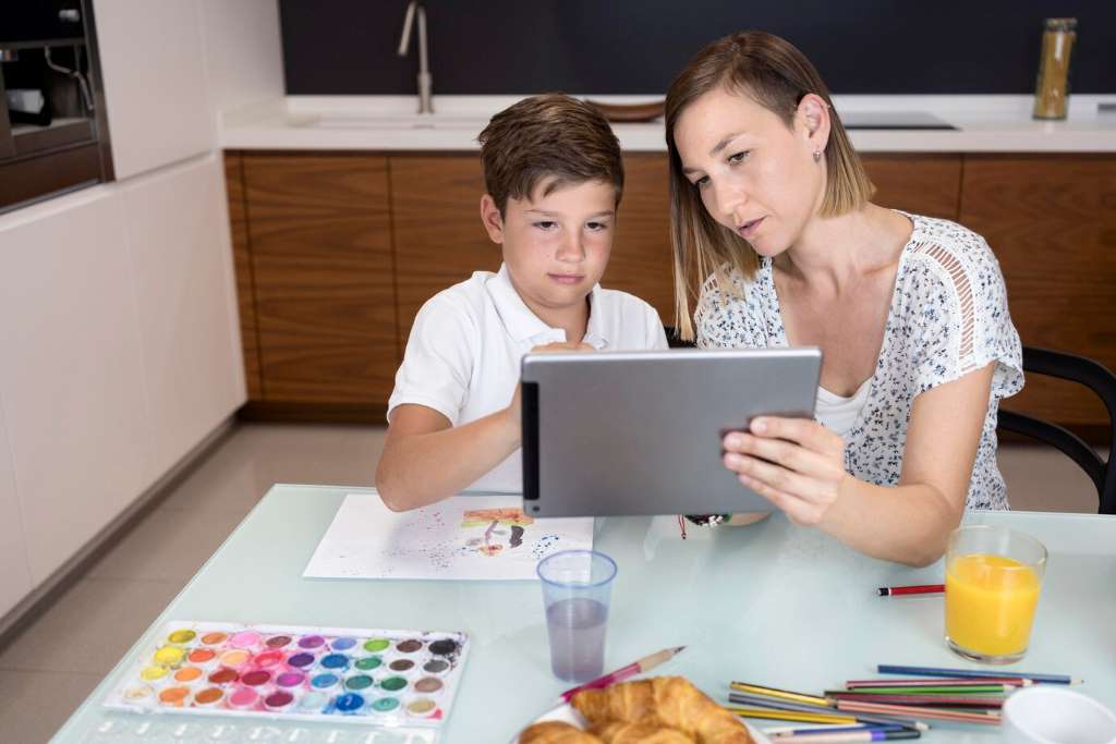children’s online safety monitoring tools
